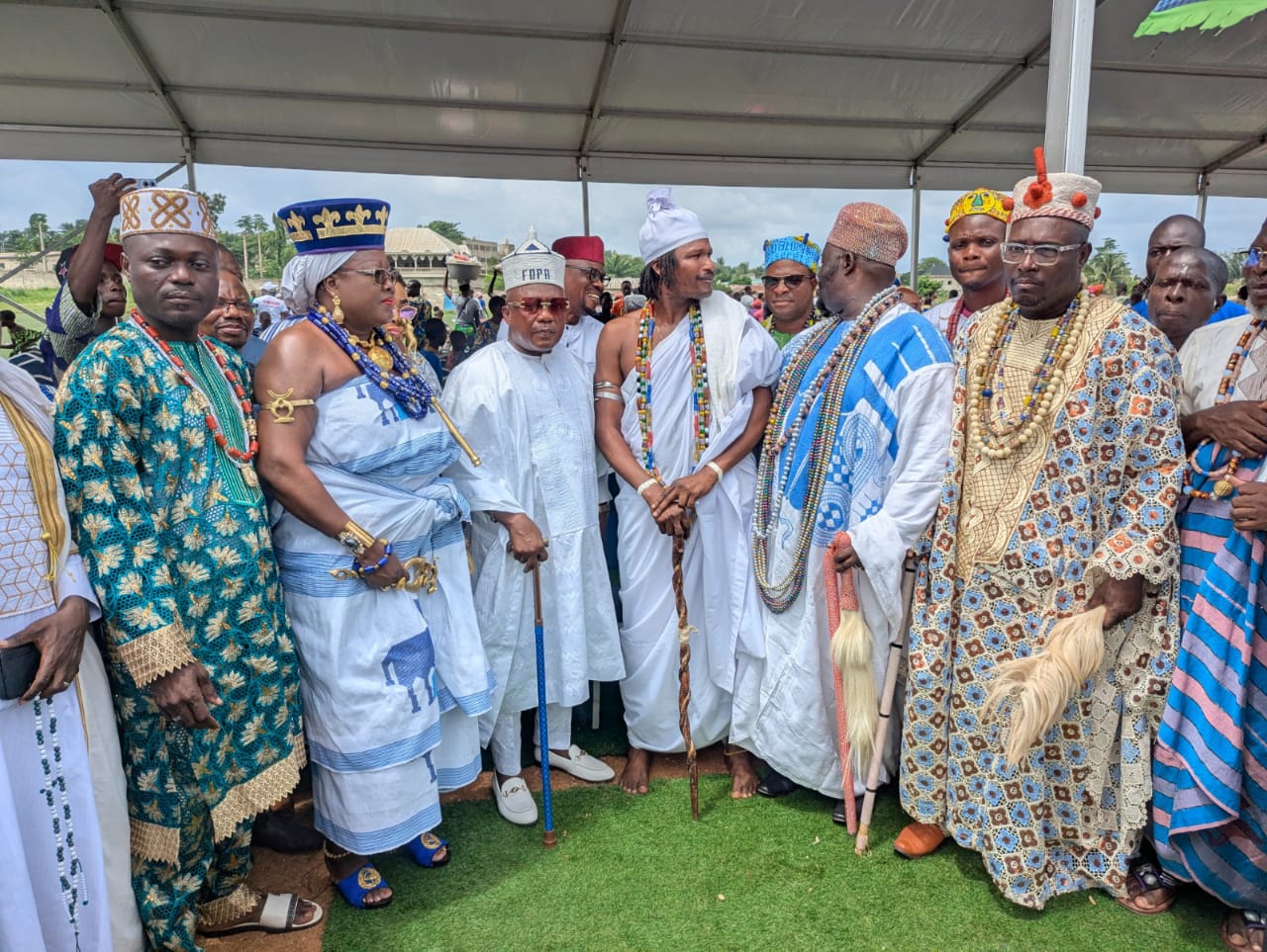 Journée nationale de recueillement et de prières pour la réussite du septennat de Romuald Wadagni : Forte mobilisation autour de sa Majesté Togbé Yèdy à Lokossa